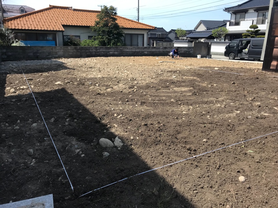 母屋の解体も終わり…地縄張りです