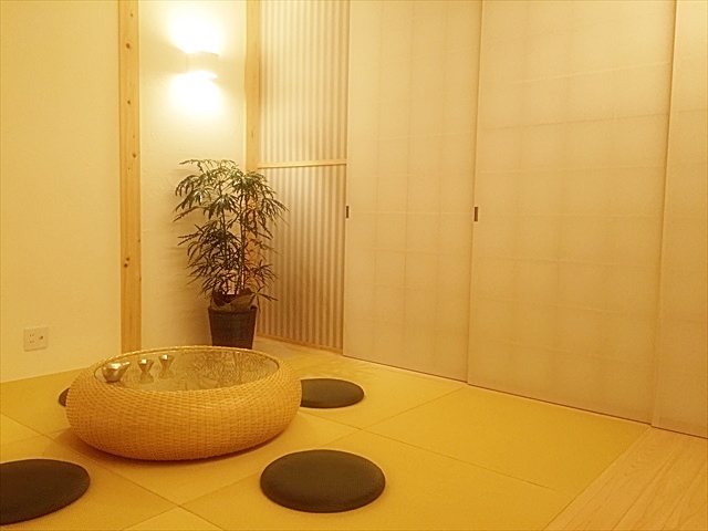 岡崎工務店オープンハウス　和室　来客時には仕切りで個室に、無駄のない空間