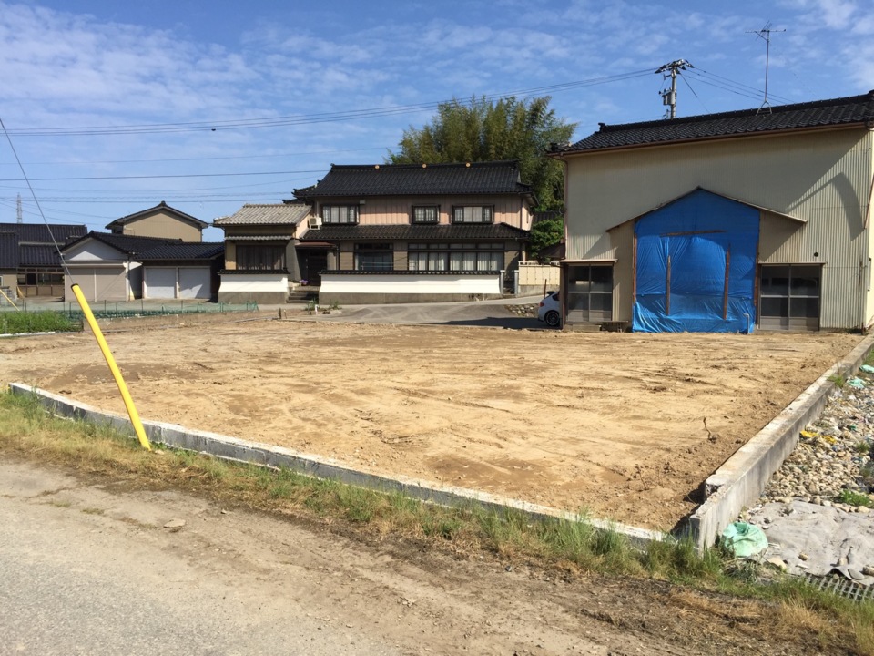 これから家を建てる土地の画像