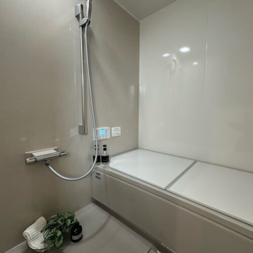 窓もカウンターもないスッキリしたお風呂でお掃除が楽チン♪  タカラスタンダード　リラクシア  マイクロバブル、浴室暖房乾燥機付き