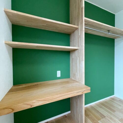 子供部屋その②  こちらはグリーンのクロスをチョイス！