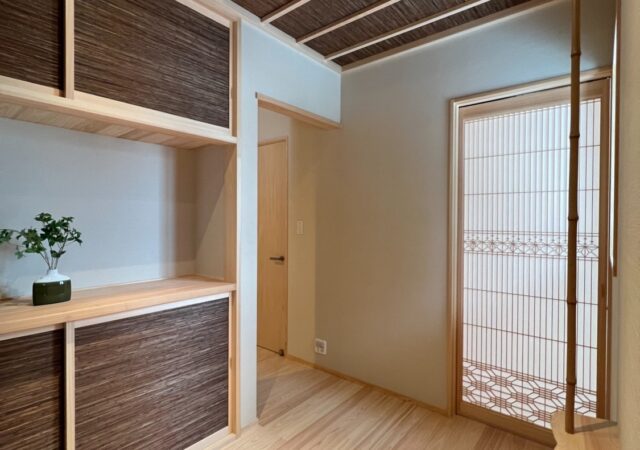 畳リビングでくつろぐ和の趣が感じられる家