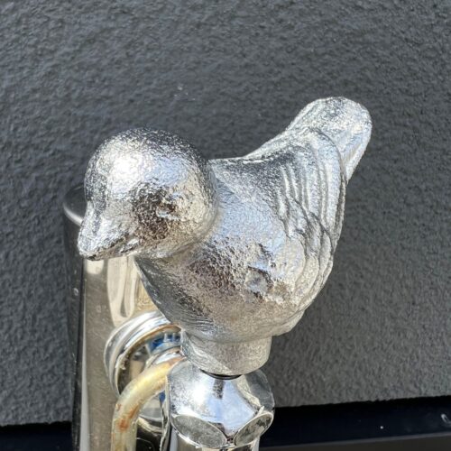 外部水栓には可愛らしい鳥モチーフ♪  まるでさえずりが聞こえてきそうですね( *´艸｀)  玄関周りのアクセントになること間違いなし！！