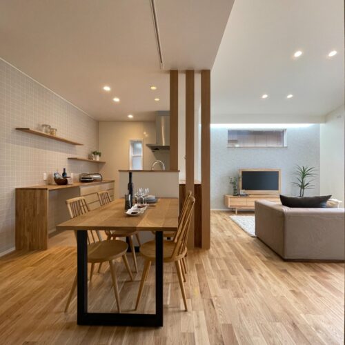 Ｉ様邸は1、2階共に床はオークです。(フロアタイルを除く)  統一感がありとっても素敵(*^^*)