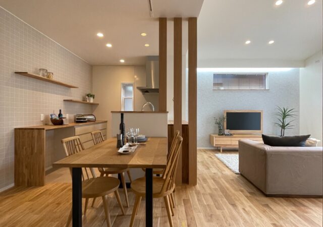 回遊できる家事動線と造作収納はママの味方!スキップフロアが暮らしと家族をつなぐ家