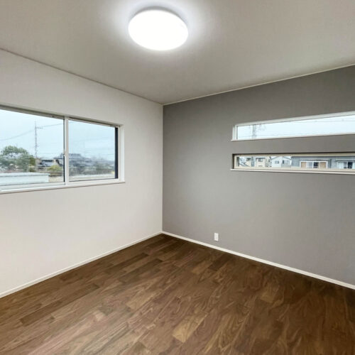 寝室は一部クロスを替え落ち着く空間に♪  一日の疲れをゆっくり癒してくださいね☆彡