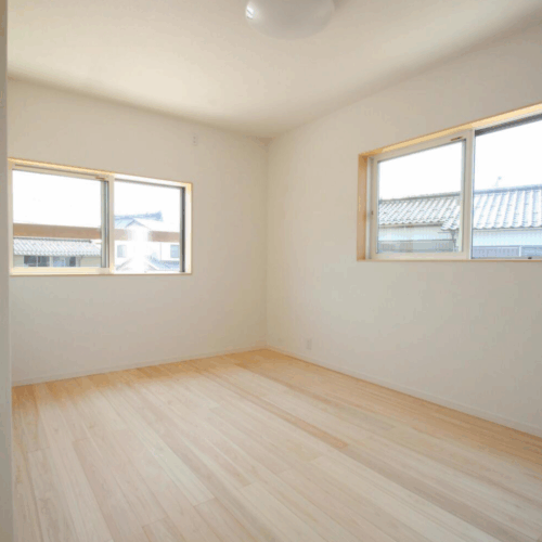 子供部屋の床材にはひのきを使用。ひのきのいい香りがお部屋中に広がります♪