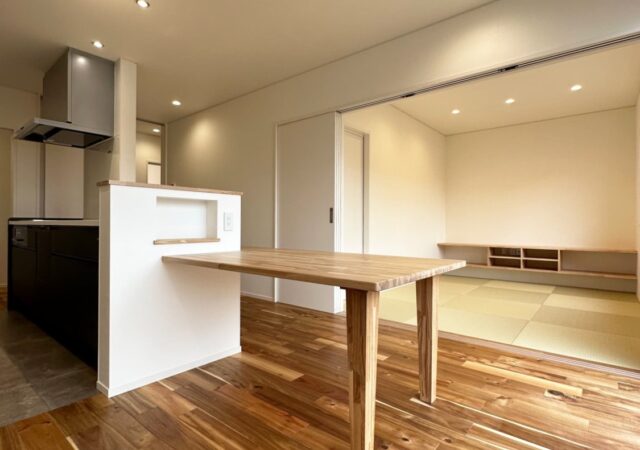 家事がしやすい回遊動線と充実した趣味スペースがある二世帯の家