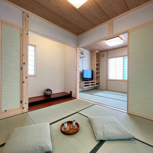 畳リビングと続き間の和室も真壁仕様に！  仏間スペースと床の間を設け、和の趣が素敵な和室となりました。  自信を持って、お客様をお迎えできますね( *´艸｀)