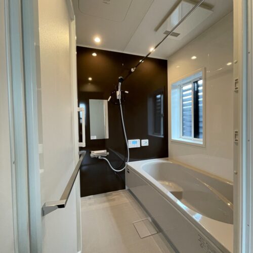 浴室暖房乾燥機付きのお風呂。  冬場の寒さもこわくない♪