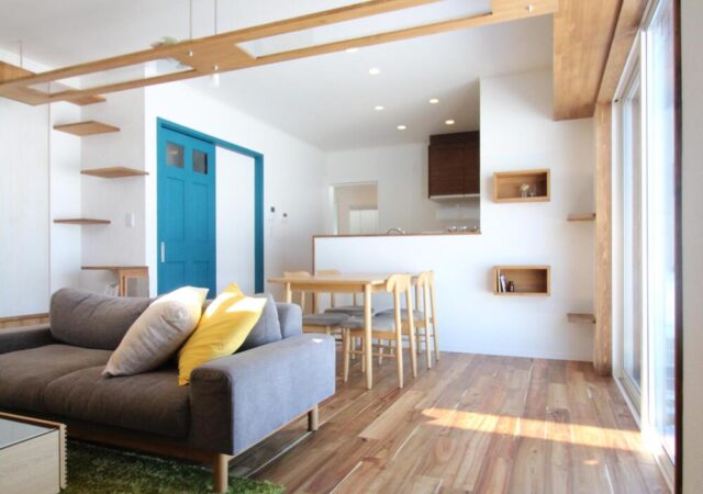 猫好きにはたまらない！肉球の見える造作キャットウォークのある家