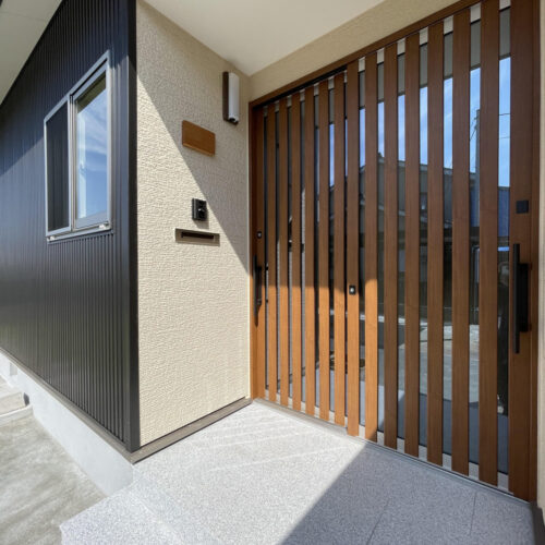 アルミ断熱玄関ドア：YKK　れん樹　　色：YFキャラメルチーク　