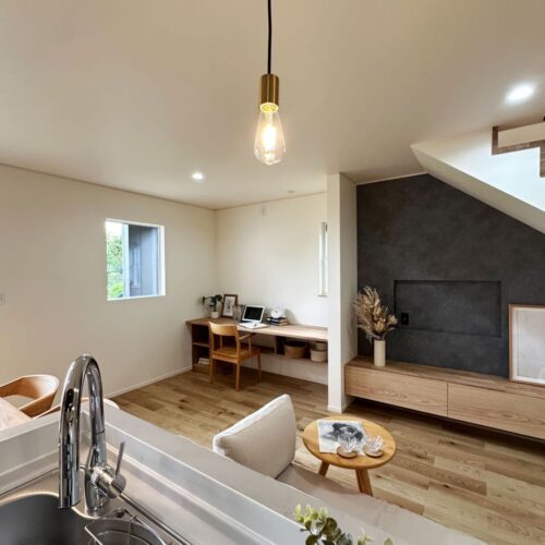 キッチンからの眺め。  お子様の宿題の様子や、家族が見ているテレビを一緒に見れる嬉しさ(*^^*)