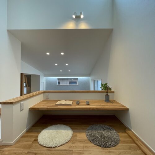 LDKから少し上がった位置にあり目線が違うので、ちょっとした個室の様で特別気分☆  こっそりお昼寝しちゃうのもいいかも～(´艸｀*)