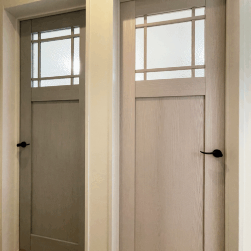 子供部屋の扉は色違いに♡アイアンの取手がお洒落です(^_-)-☆