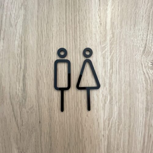 こちらは、おトイレのマーク！かわいい(*^^*)！  初めて来られたお客様にも、一目で「トイレ」だと分かるのがうれしいですよね☆