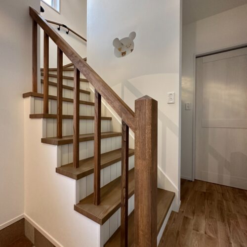 「かわいい～！！」と、女子社員が思わず黄色い声を上げたこのニッチ。リラックマの形をしたニッチです(*^^*) 階段との雰囲気もバッチリ！