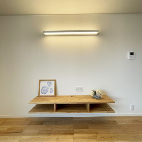 テレビボードは大工さんお手製！フロートタイプなのでお掃除もラクラク♪  大人気の造作家具です！！  岡崎工務店ではお客様のご要望に合わせて、様々な家具を造作します(^O^)／