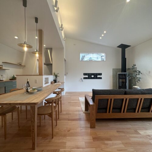 約20帖の広々リビング！勾配天井でさらに開放的に(^o^)丿