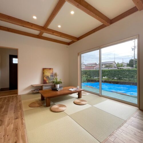 リビングは「畳リビング」に。  ご飯を食べた後、家族で畳の上に寝転がってごーろごろ(*^^*)なんて理想的な生活…  やっぱり畳って良いですよねえ～(*´▽｀*)  （畳：フチなし銀白100A 16若草色）