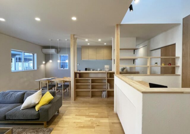 お洒落な夫婦がデザインしたスキップフロアと吹き抜けのあるお家