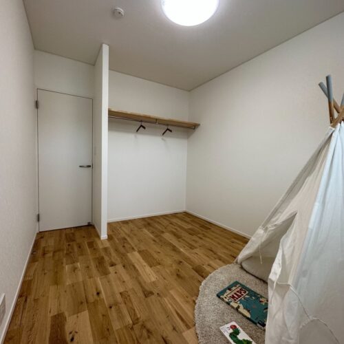 オープンタイプ収納の良い所はお部屋を広く使える事(^o^)  そして見える収納でお子様の収納への意識がＵＰするかも…！？